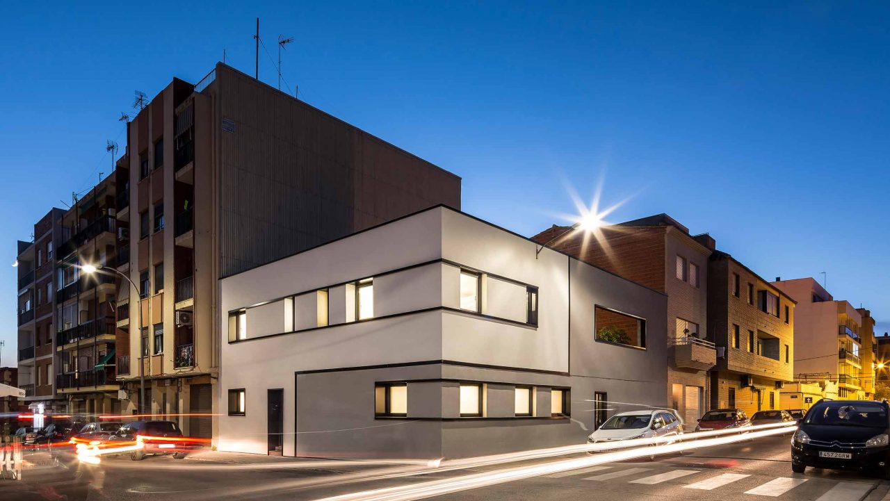 Casa-M_L-Reforma-integral-en-Burjassot-Valencia---Exterior-nocturna