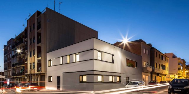 Casa-M_L-Reforma-integral-en-Burjassot-Valencia---Exterior-nocturna