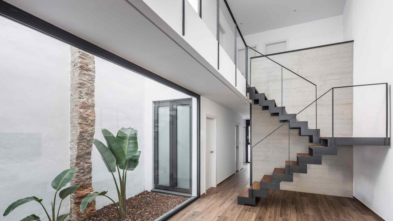 Casa-P_G-Aldaia-Valencia---Estar-y-escalera