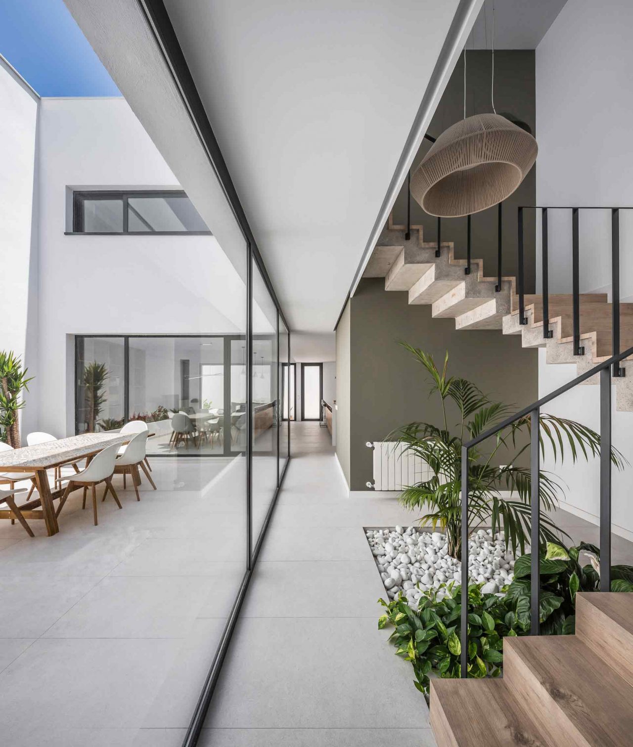 Casa-IR_Family-Pobla-de-Farnals-Valencia-Distribuidor-y-escalera