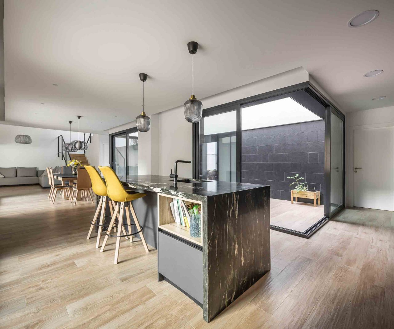 Casa-J_G-Valencia---Cocina-y-patio-interior