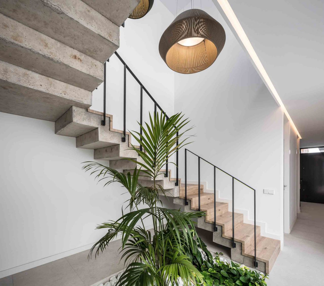 Casa-IR_Family-Pobla-de-Farnals-Valencia---Escalera-y-distribuidor