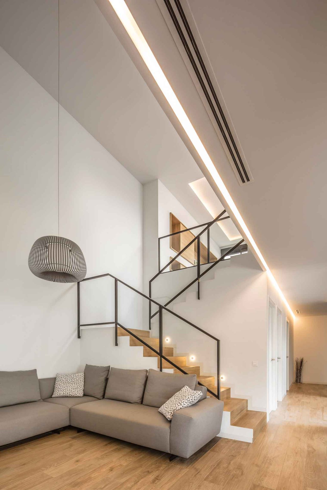 Casa-J_G-Valencia---Estar-y-escalera