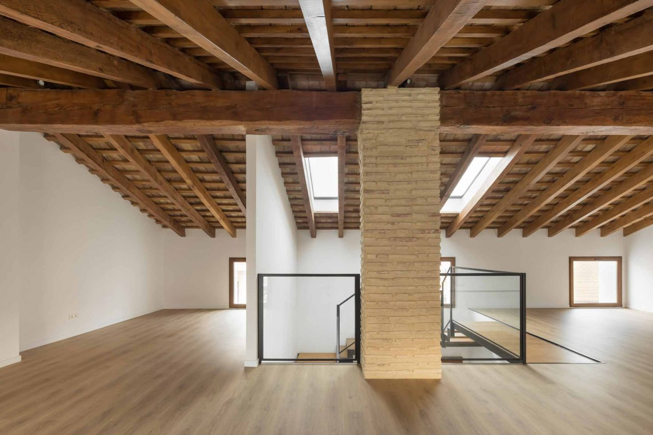 Rehabilitación y reforma -Casa-A_M-Puzol-Valencia---Planta-atico-con-lucernarios-en-cubierta-tradicional