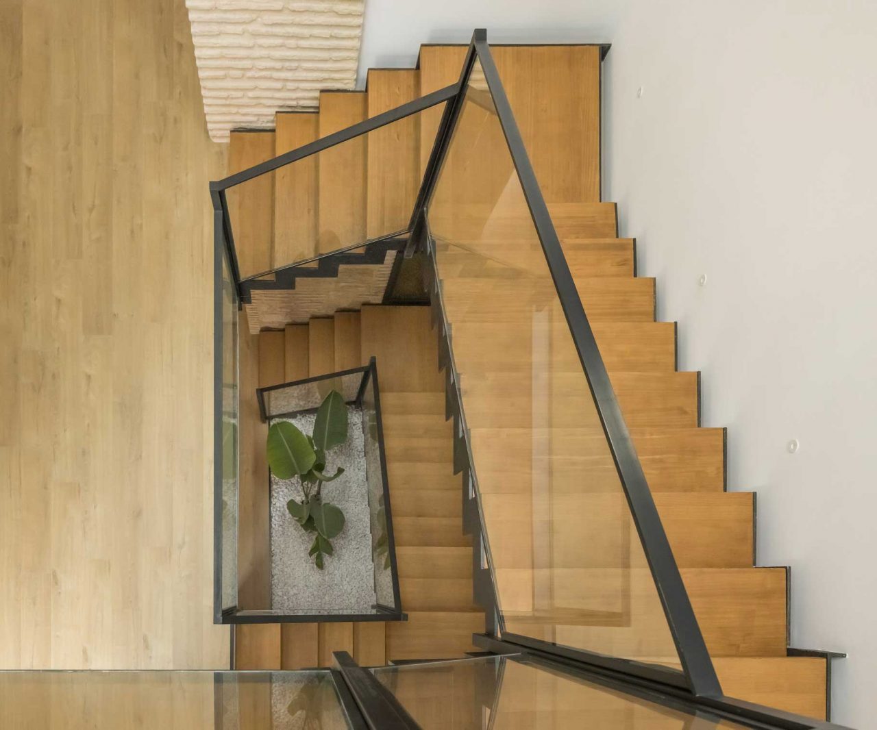 Rehabilitación y reforma -Casa-A_M-Puzol-Valencia---Detalle-de-escalera