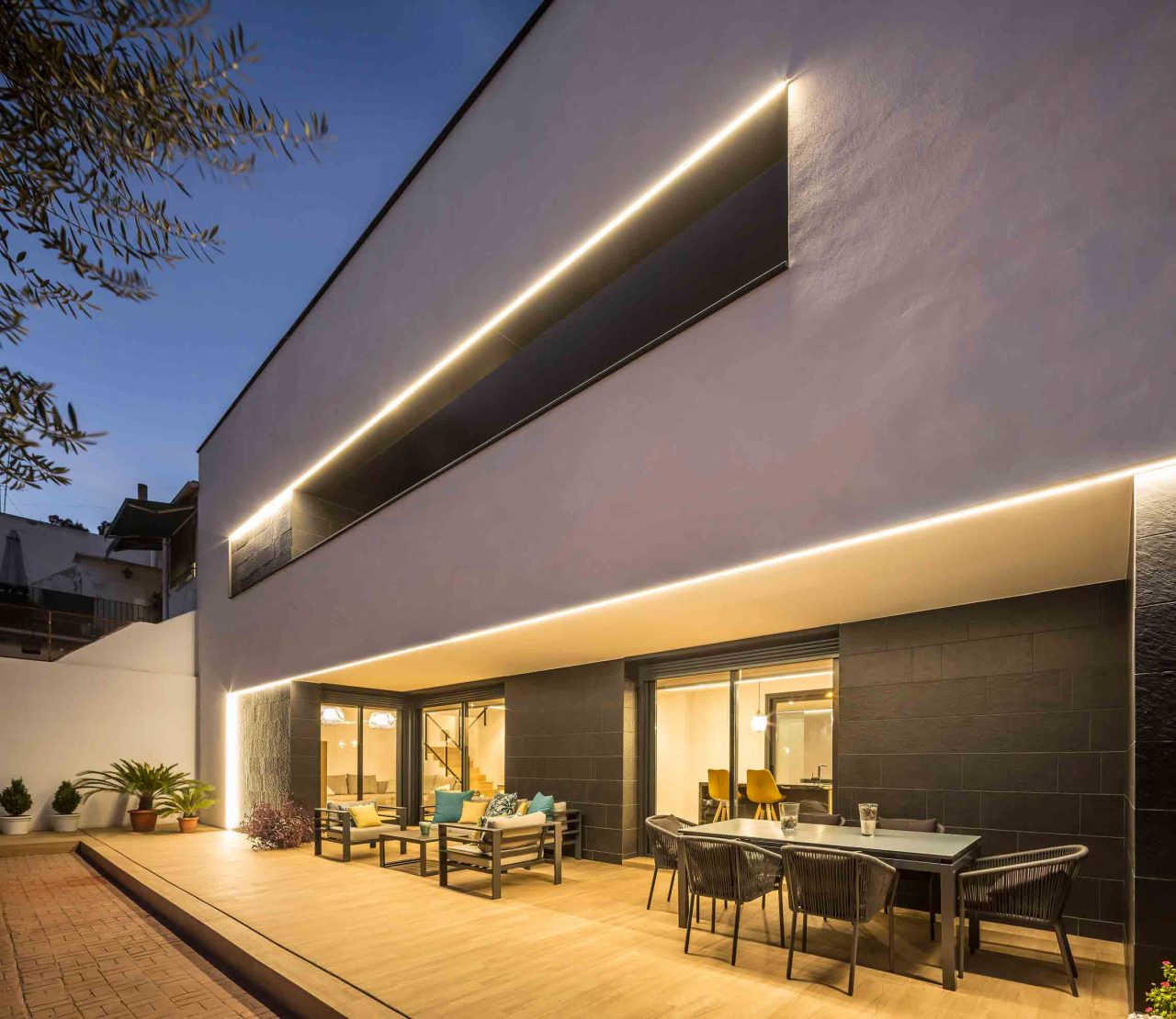 Casa-J_G-Valencia---Fachada-patio-posterior